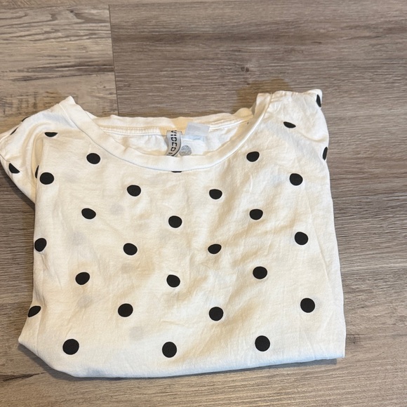Divided Tops - Divided White and Black Polka Dot Short Sleeve Tee